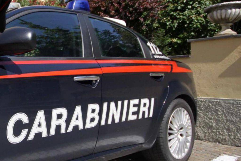 Botte e morsi alla compagna incinta al nono mese: 21enne arrestato