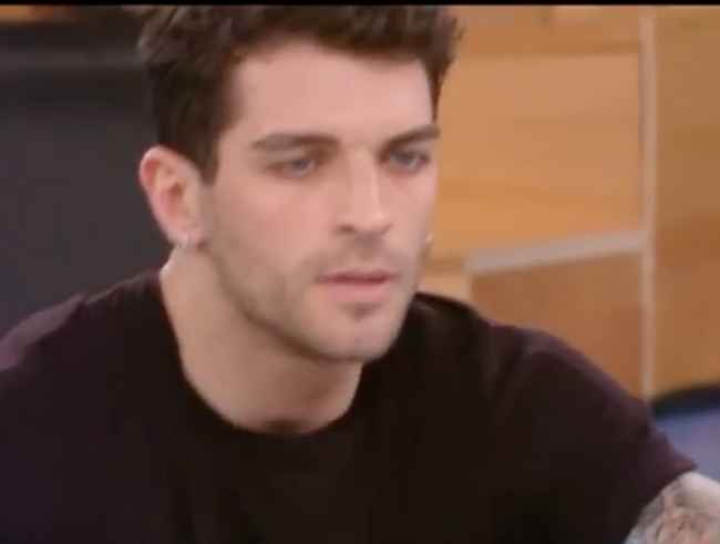 Amici: Ballerino fa coming out e dichiara "Paura di deludere la mia famiglia"