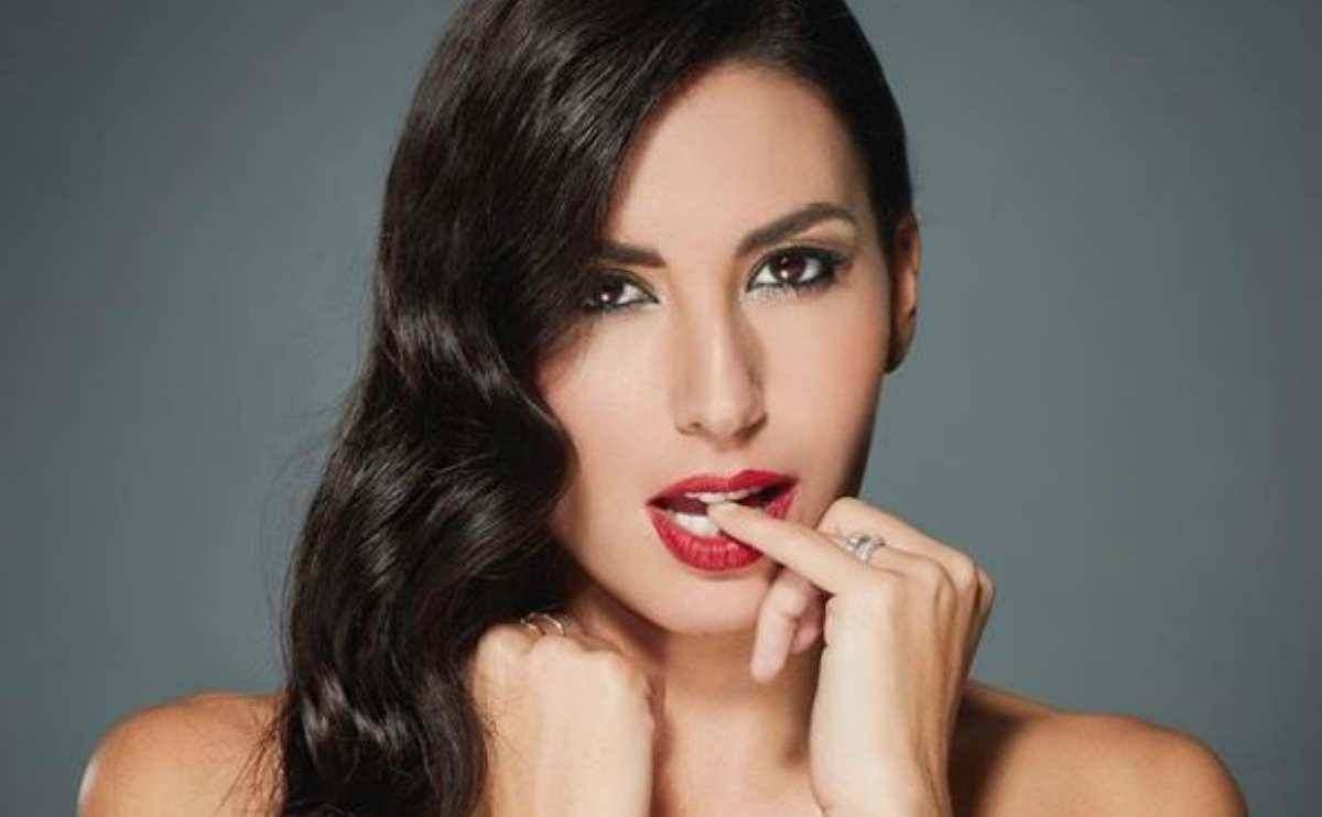 Elisabetta Gregoraci: Il vestito lascia stupefatti per il profondissimo spacco