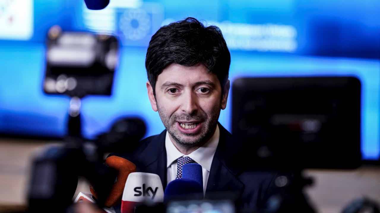 Speranza: "La battaglia contro il Covid non è finita"