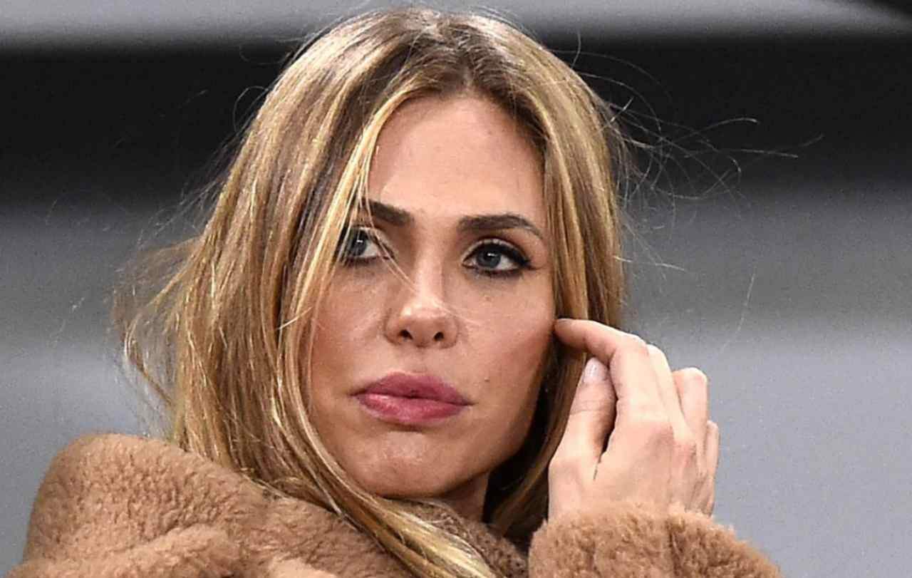 Ilary Blasi regalo di S. Valentino a Francesco Totti e lui risponde: "Ma vaff***"