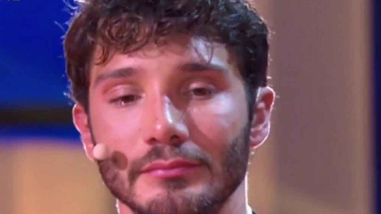 Stefano De Martino triste su Instagram: "Il programma è sospeso"