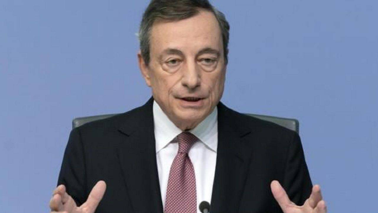 governo in mano a draghi
