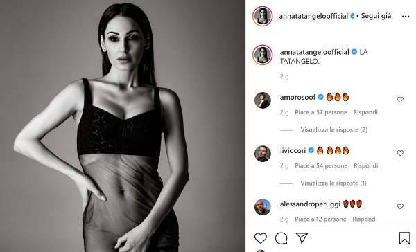 Anna Tatangelo seduce il web con un vestito trasparente