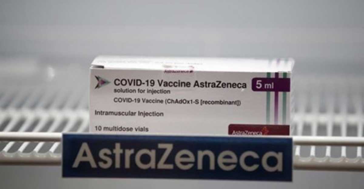  Vaccino AstraZeneca, ecco i sintomi da segnalare dopo la somministrazione