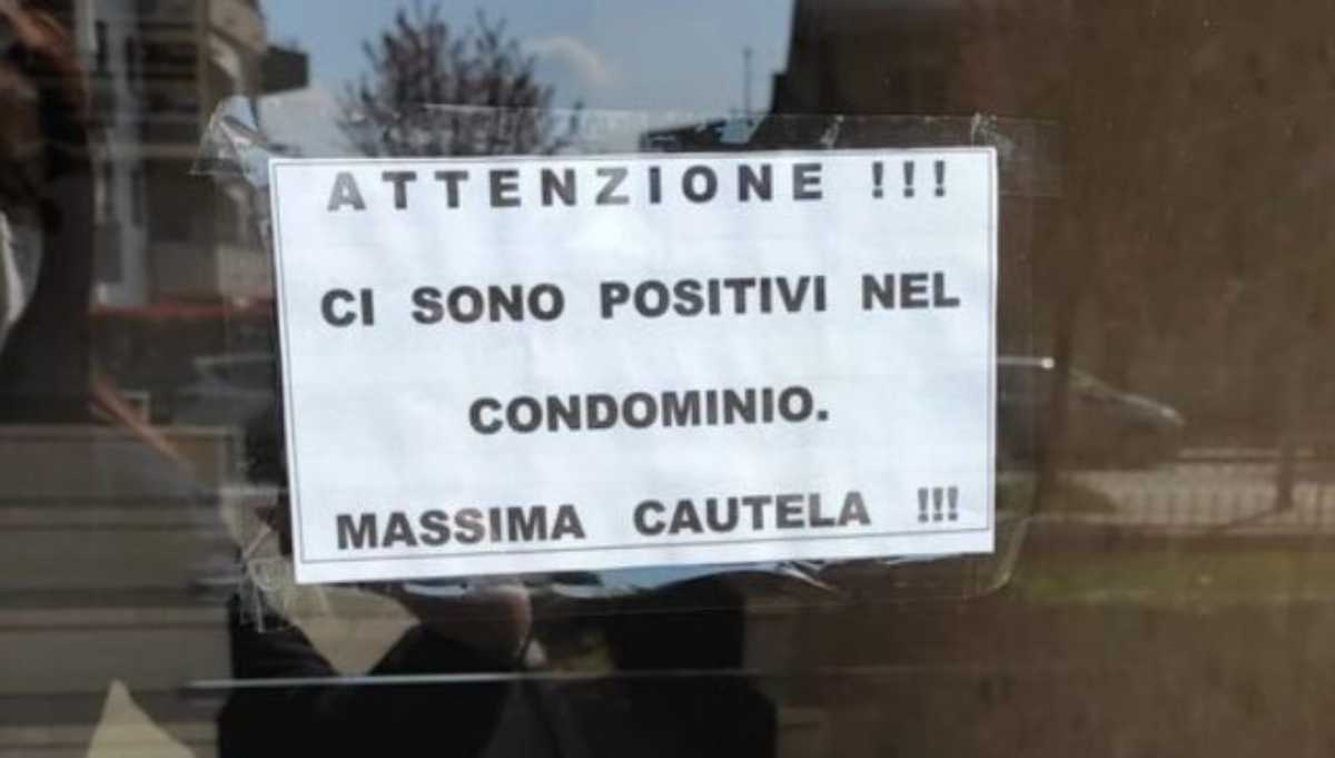 Cartello attenzione positivi condominio