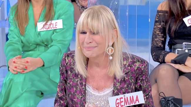 U&D Anticipazioni: Gemma cade dalle scale e si "dispera" per Maurizio