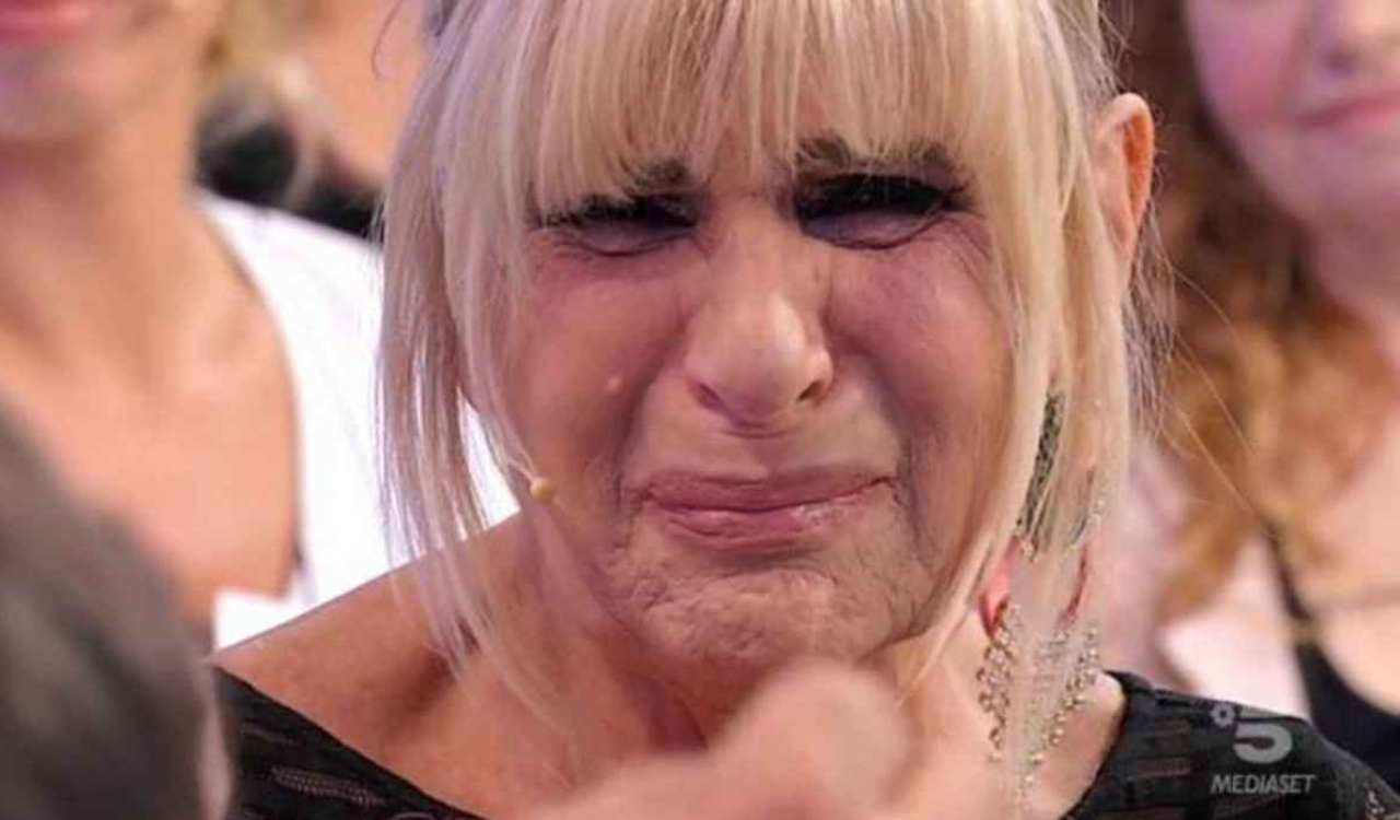 U&D Anticipazioni: Gemma cade dalle scale e si "dispera" per Maurizio