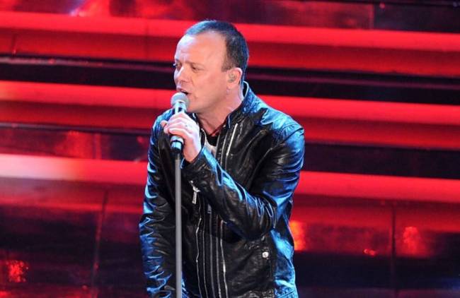 Gigi D'Alessio va a convivere con la nuova fidanzata Denise? Le voci del web