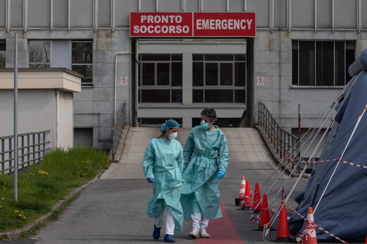 Treviso, infermiera positiva al Covid dopo la seconda dose del vaccino Pfizer
