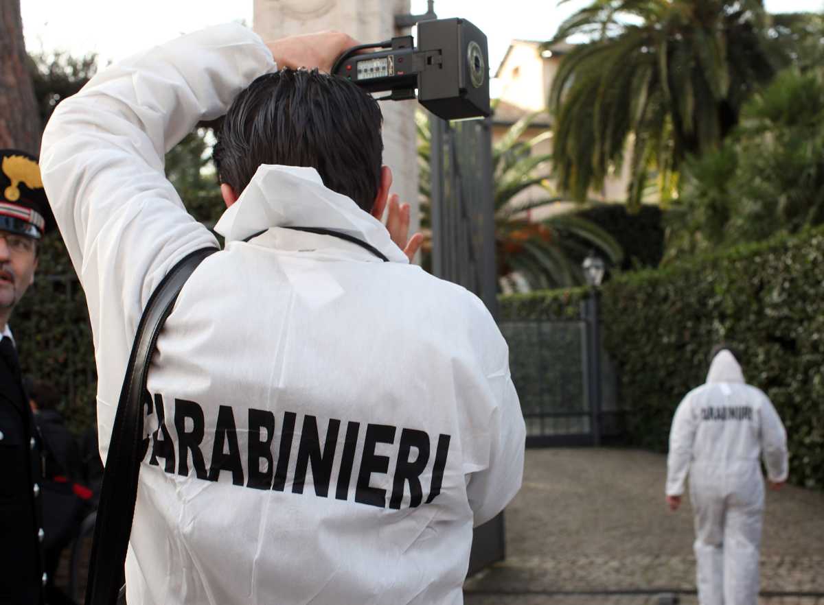 Cosenza, uccide, sotto gli occhi della propria figlia, il fratello investendolo con l'auto