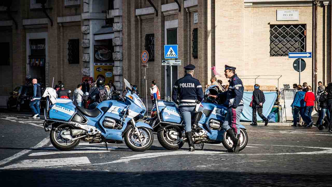 Covid polizia moto