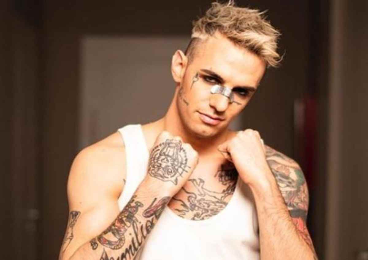 achille lauro per partecipare a sanremo ha affittato 3 ville achille lauro per partecipare a sanremo ha affittato 3 ville