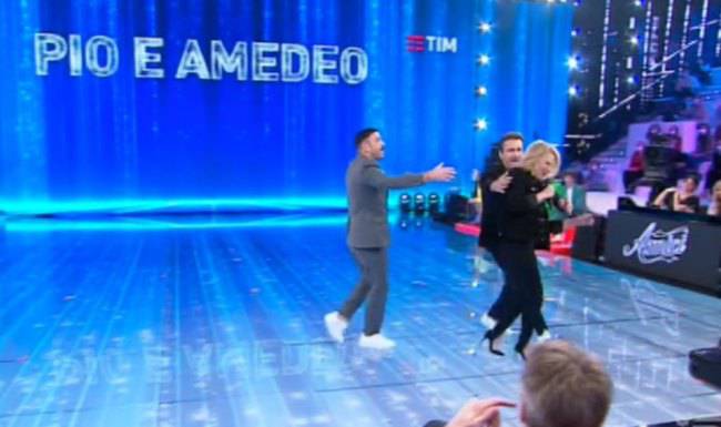 Maria De Filippi si allontana dallo studio di Amici? Ecco cosa è successo