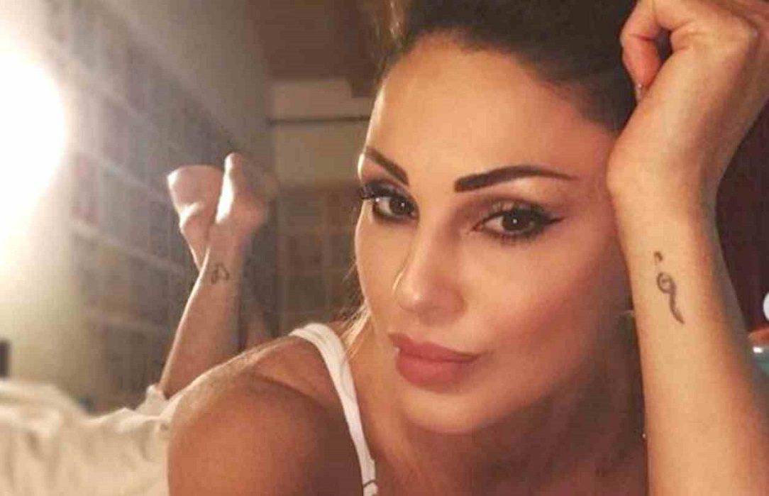 Anna Tatangelo, tanta sensualità "Ma quanto sei bella"