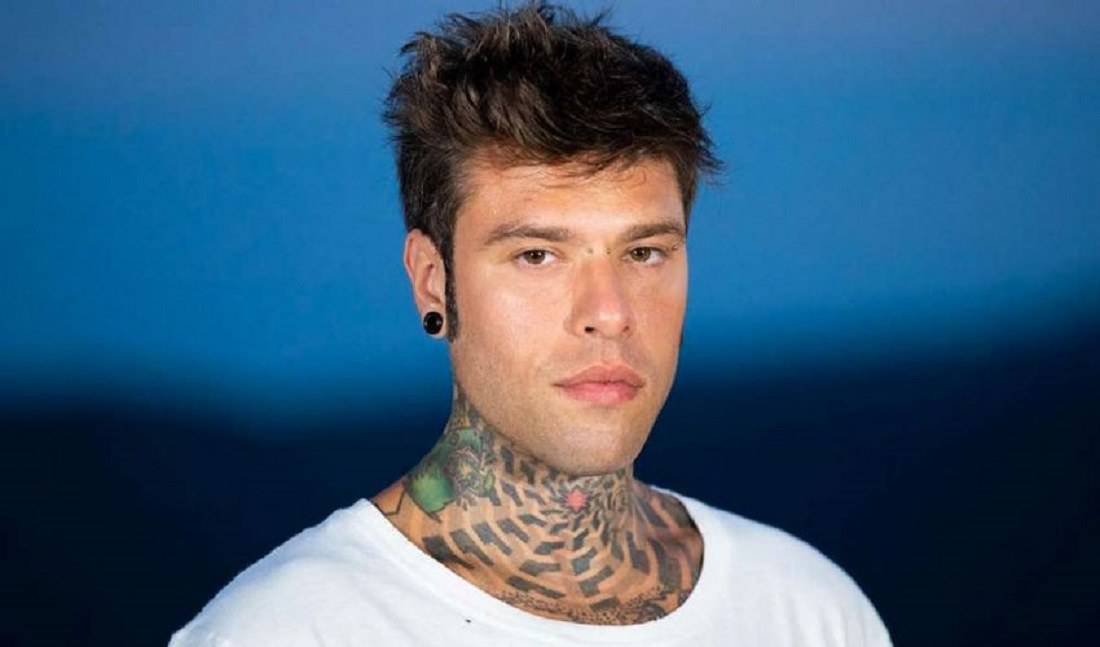 Fedez : Rinviato il vaccino alla nonna, quasi novantenne.