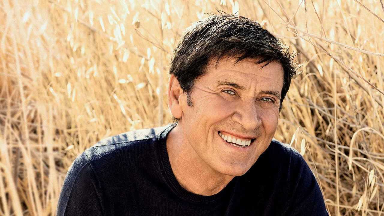 Gianni Morandi è apparso sui social dopo l'incidente "Tutti mi stanno aiutando a superare questo momento così delicato e difficile"