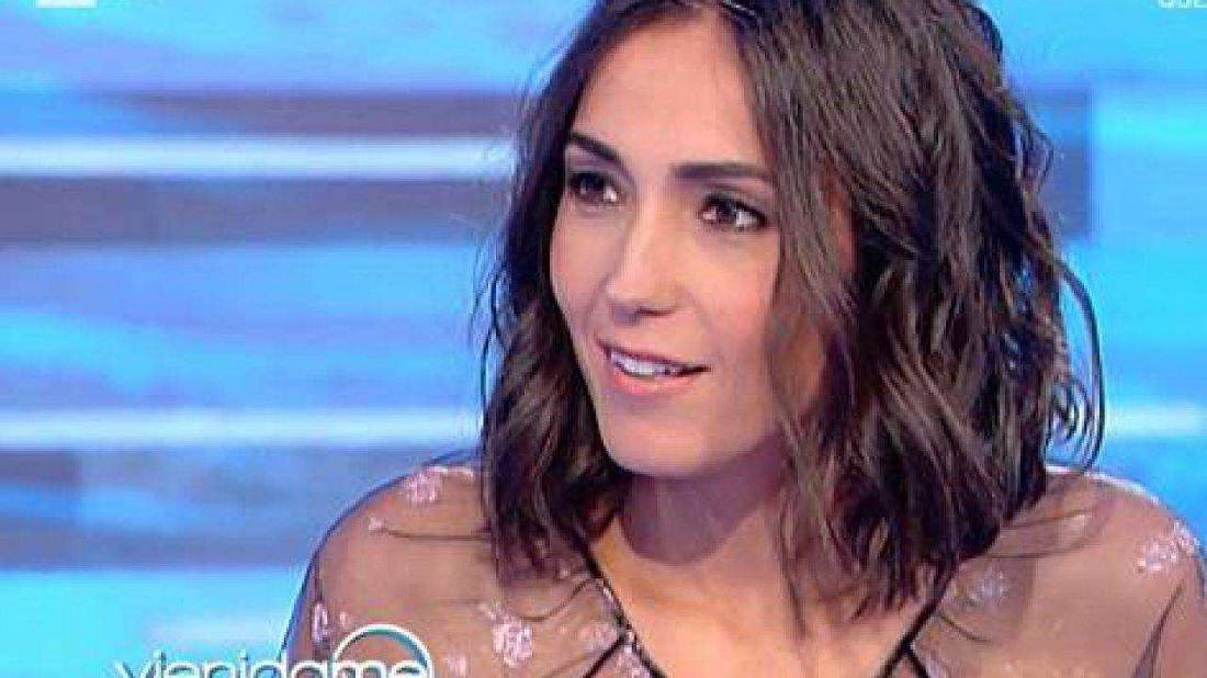 Caterina Balivo, con la tuta attillata fa sognare i fan "Sei una dea magnifica"