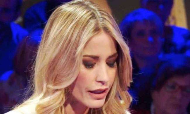 Elena Santarelli confessa tristemente: "Ho avuto minacce d'aborto"