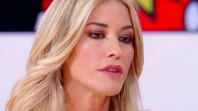 Elena Santarelli confessa tristemente: "Ho avuto minacce d'aborto"