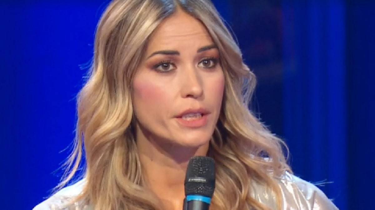 Elena Santarelli confessa tristemente: "Ho avuto minacce d'aborto"
