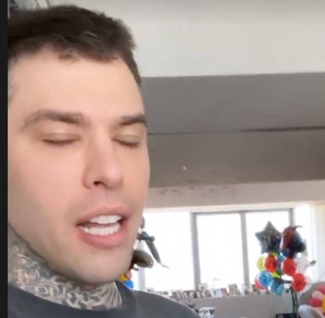 Fedez: dice il nome per esteso di baby V? Ecco cosa è successo