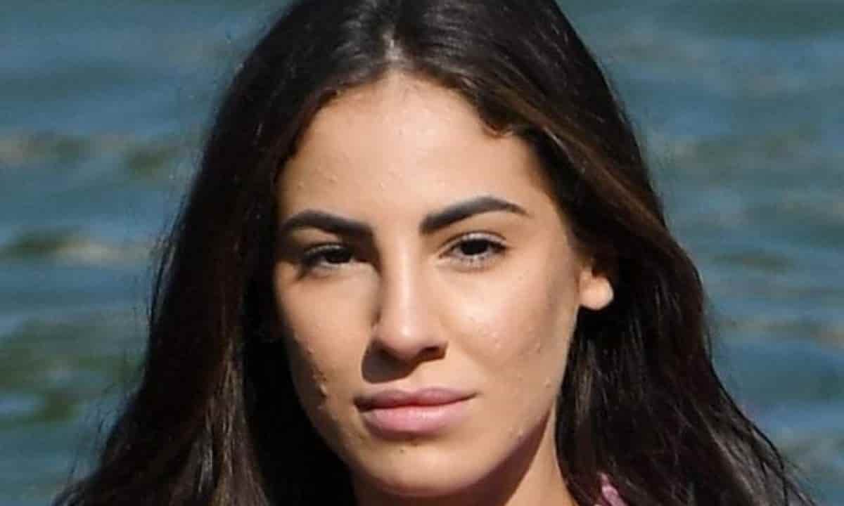 Giulia De Lellis consigli fidanzata perfetta bufera web indignato