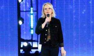 Amici 2020 serale Maria De Filippi outfit cifra shock