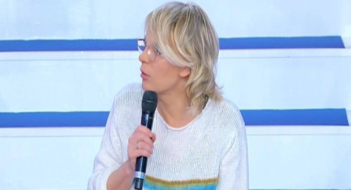 Uomini e Donne: dietro le quinte l'imprevisto che lascia senza parole Maria de Filippi