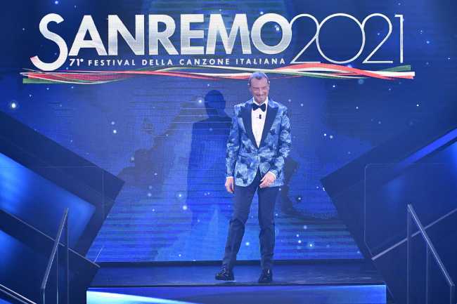 Amadeus dichiara: Sanremo in estate? Le parole che lasciano pochi dubbi