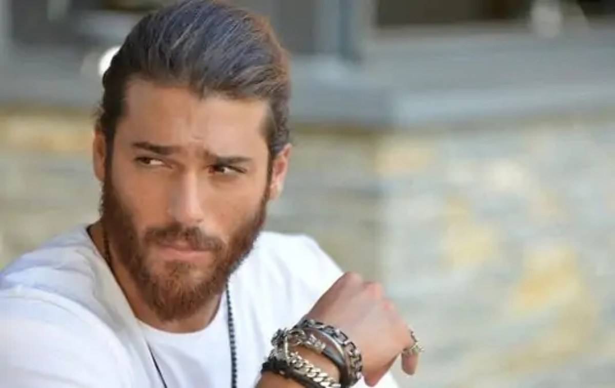 Can Yaman è scomparso da Instagram? Cosa succede e perchè