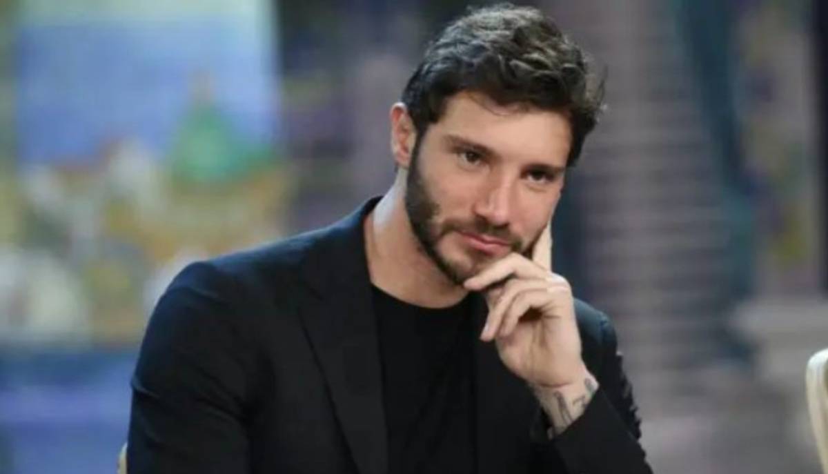 Stefano De Martino le immagini dall'ospedale: ecco cosa sta succedendo