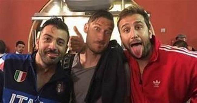 Pio e Amedeo con Totti