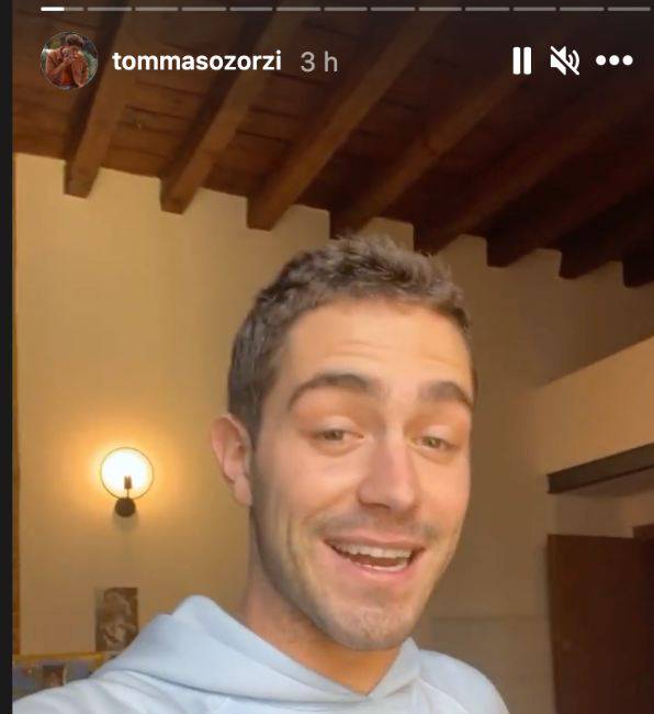 Tommaso Zorzi e l'annuncio su Instagram: "la famiglia si allarga"