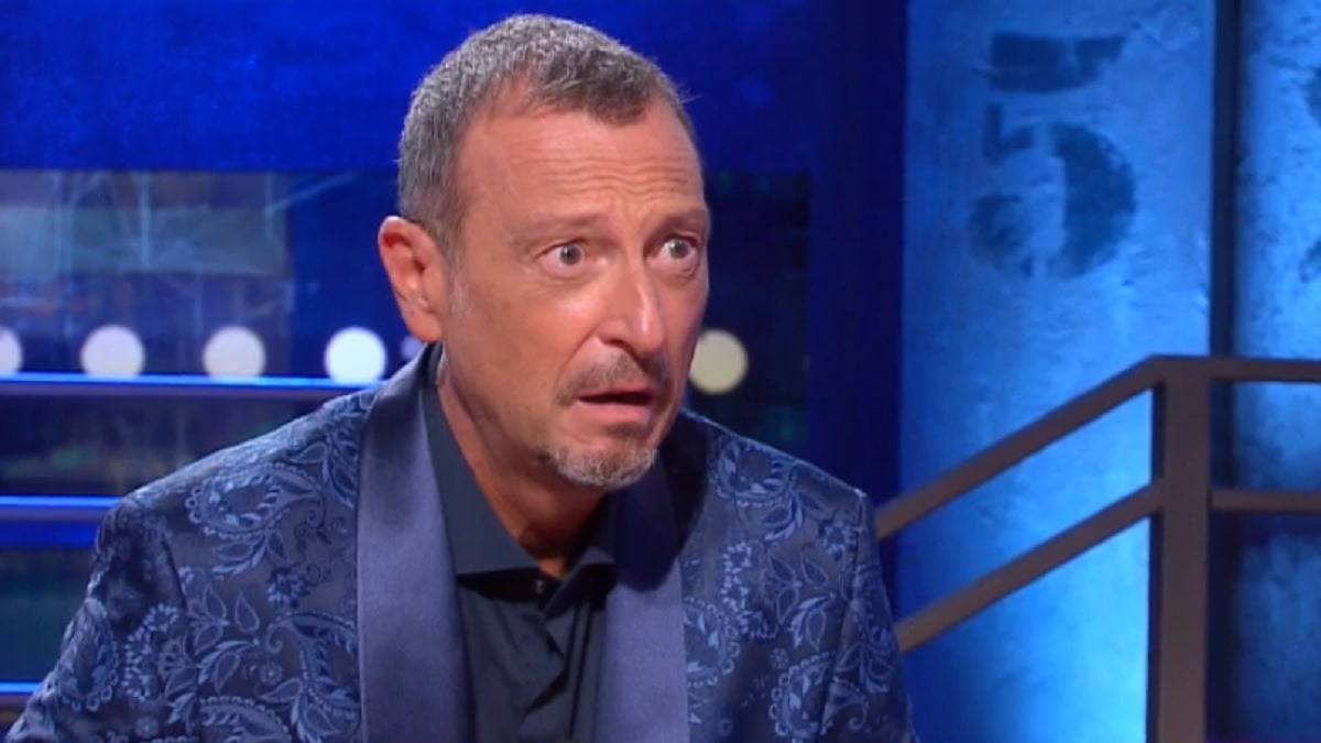 I soliti ignoti, caos in studio: Amadeus "le presento suo figlio!"