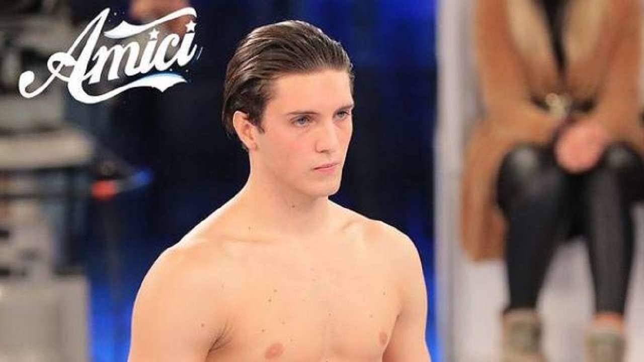 L'ex allievo di Amici, Tommaso, si lascia andare a delle confidenze in un lunga intervista