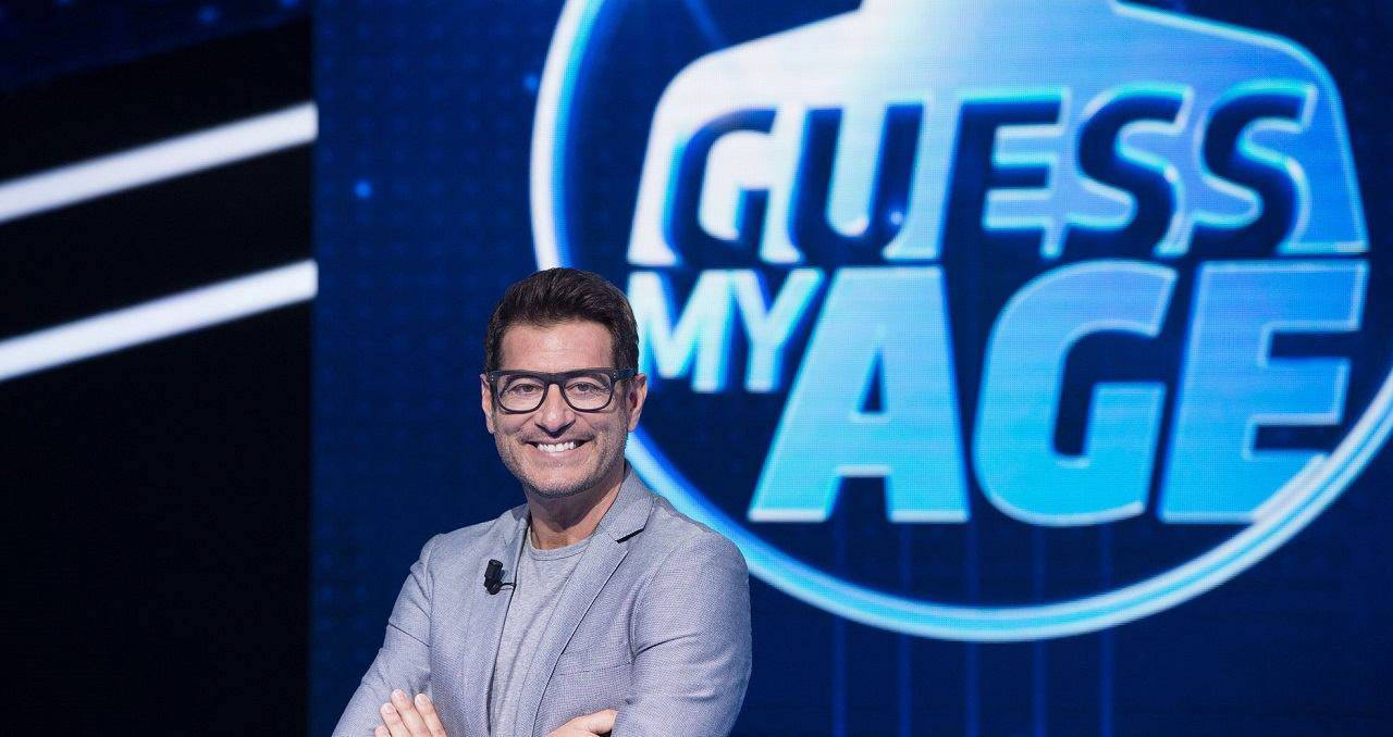Il conduttore di Guess My Age, Enrico Papi, ha rivelato di essere stato vittima di "bullismo televisivo"