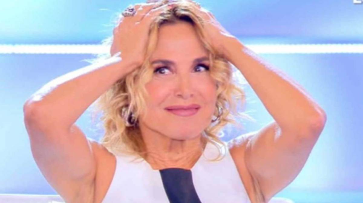 Barbara D'Urso gaffe incredibile: "Auguri a Little Tony" ma l'artista è morto