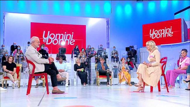 Uomini e Donne anticipazioni: Gemma nuovamente single, insieme a Biagio