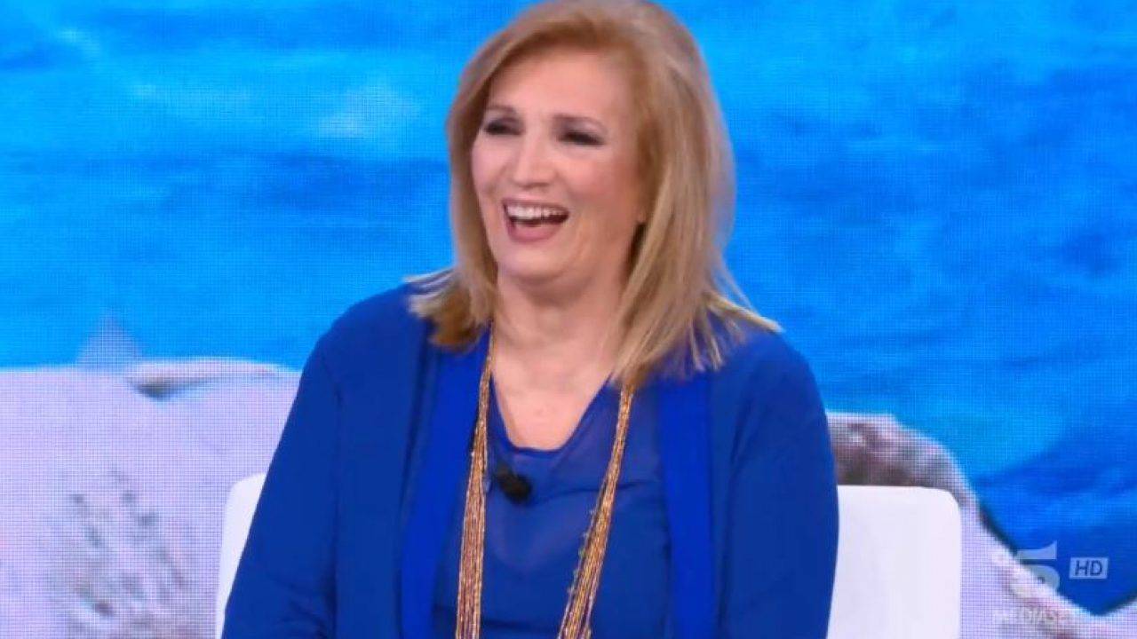 Iva Zanicchi "contro" l'Isola?: "Dormo anche ad occhi aperti"
