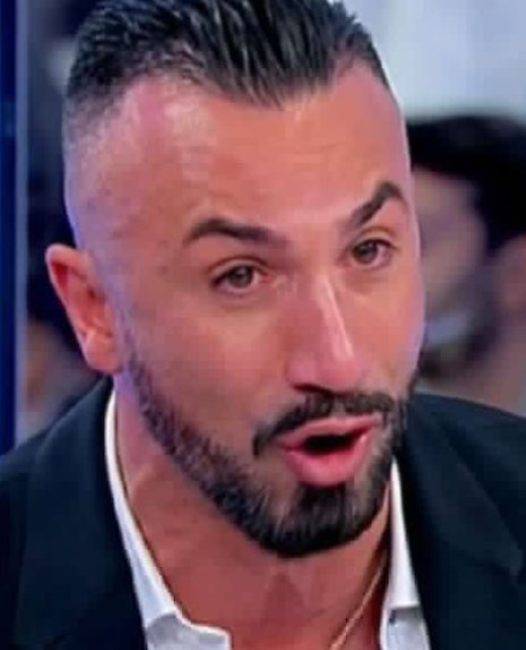 Uomini e Donne shock: Nicola contro Riccardo "Gli avrei dato un pungo"