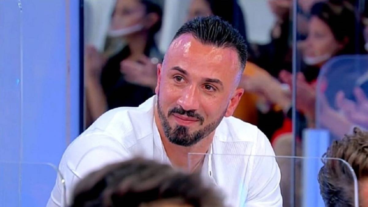 Uomini e Donne shock: Nicola contro Riccardo "Gli avrei dato un pungo"