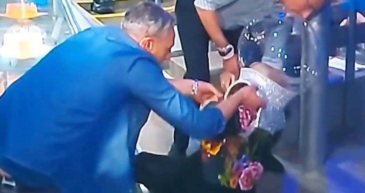 Avanti un altro: La valletta cade e Paolo Bonolis interrompe il programma-Cosa è successo