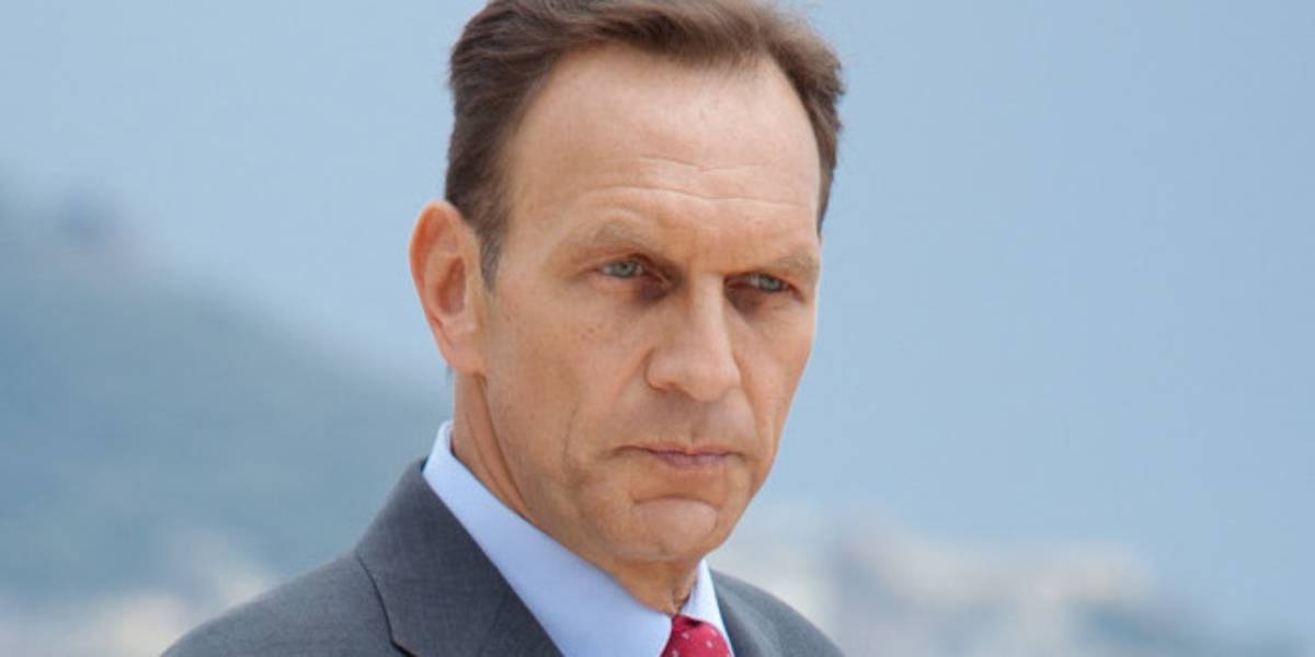 Un Posto al sole: Roberto è in rovina, e ci sarà l'addio ai Cantieri?