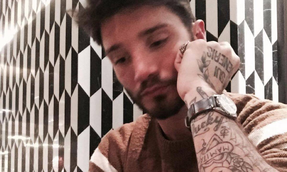 Stefano De Martino vittima di un "vandalo": cosa è successo?