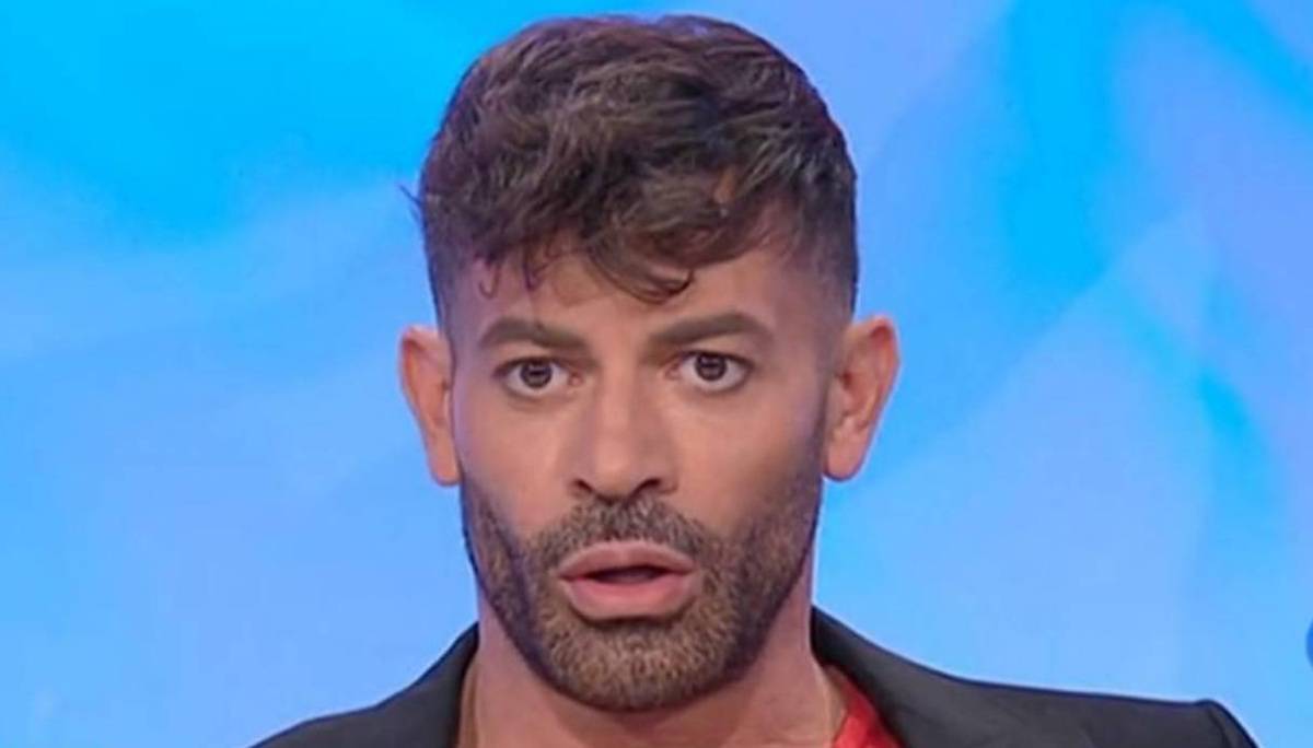 Uomini e Donne: Tina cade in studio e Gianni riprende tutto!