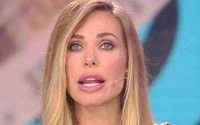 Isola dei famosi: Ilary Blasi e la battuta "particolare" a Valentina Persia