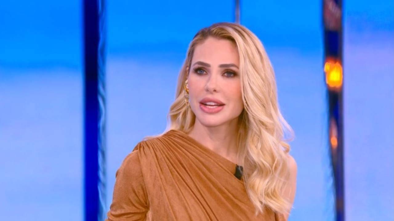 Ilary Blasi: la trasformazioni dagli inizi ad oggi è impressionante-FOTO