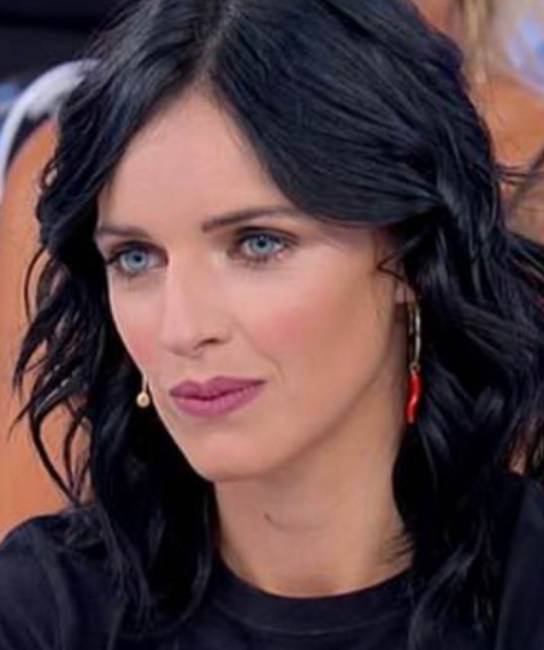 Uomini e Donne: Jessica affonda Davide e dichiara "Sta ancora pregando.."