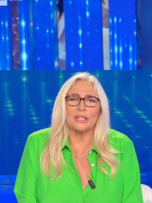 Mara Venier confessione shock in diretta: "Sono stata aggredita con un coltello"